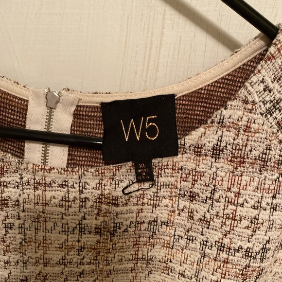 Woven Shell Top with Exposed Zipper and Fringe Detail - Picture 7 of 9